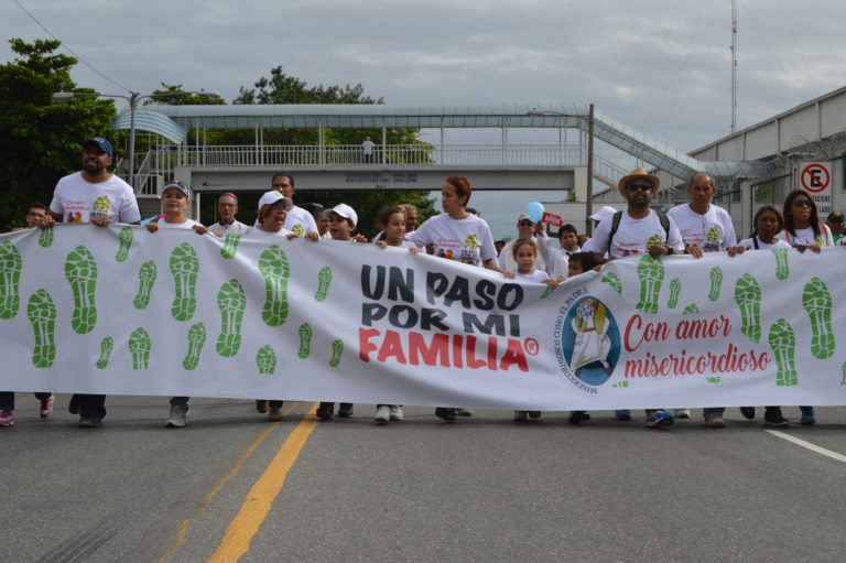 NOTA DE PRENSA: Caminata nacional para la clausura del Año Jubilar de la Misericordia unido a un ´´Paso por Mi Familia´´