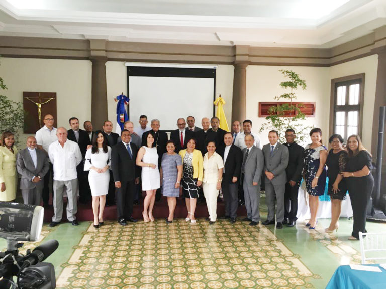 Arzobispo de Santo Domingo Mons. Francisco Ozoria realiza primer almuerzo con los Propietarios y Directores de Medios de Comunicación