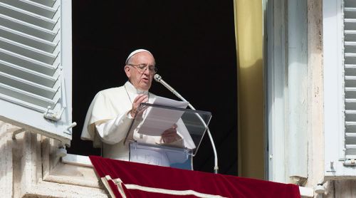 Francisco: El tiempo dedicado a Dios libera, alivia, nos salva del mal y la soledad