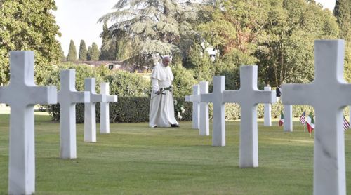 El Papa en la Conmemoración de los Difuntos: No más guerras, destruyen la vida