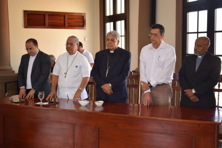 Arzobispo de Santo Domingo, Mons. Francisco Ozoria Acosta realiza almuerzo con Comunicadores y Periodistas en torno a la celebración del Día Nacional del Periodista