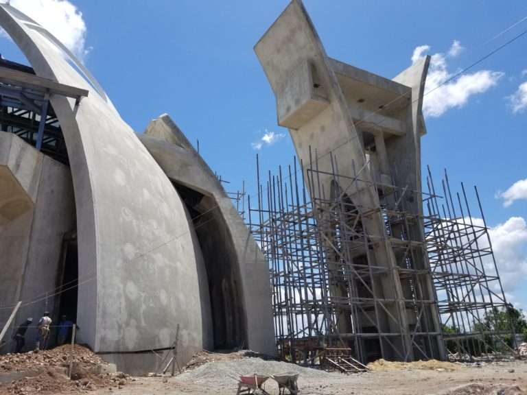 Mons. Francisco Ozoria formaliza la creación de la Vicaría Episcopal Territorial Santo Cristo de los Milagros.