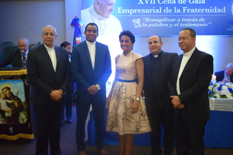 Parroquia Evangelizadora Mediática San Antonio de Padua, realiza Décimo séptima Cena de Gala Empresarial.