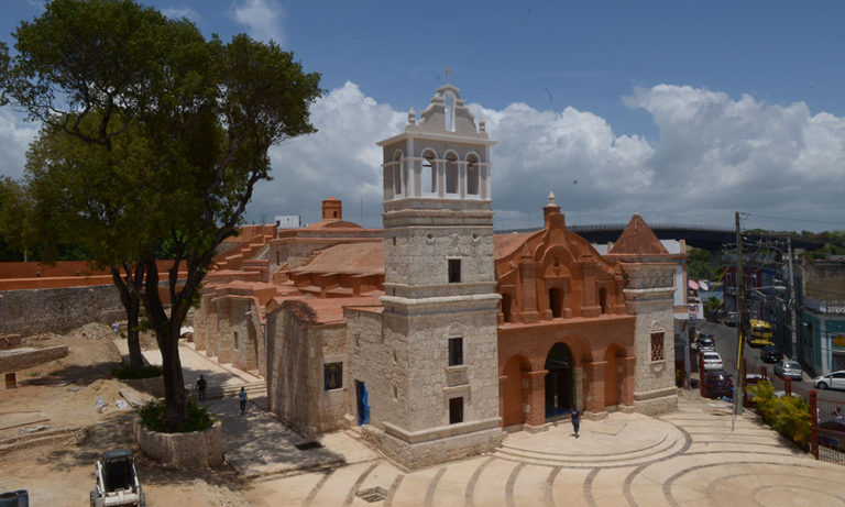 Director de Restauración de la Iglesia Santa Bárbara envía carta de disculpas al P. Nelkys Acevedo sobre desfile de modas realizado en el templo.