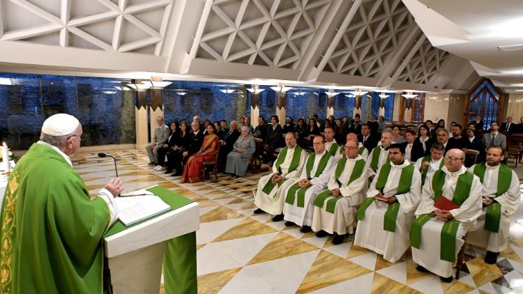 El Papa: Atención a no elegir la ideología por encima de la fe