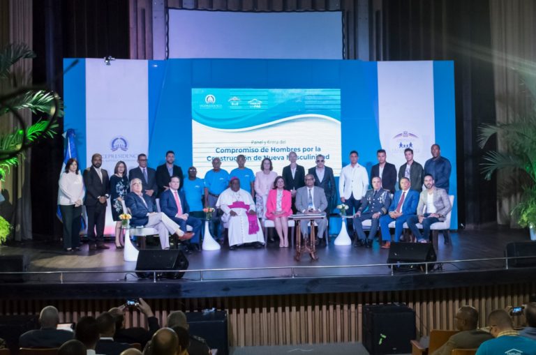 Mons. Jesús Castro, Obispo Auxiliar de Santo.Domingo,  participa en encuentro de sectores para firma de «Construcción Nueva Masculinidad»