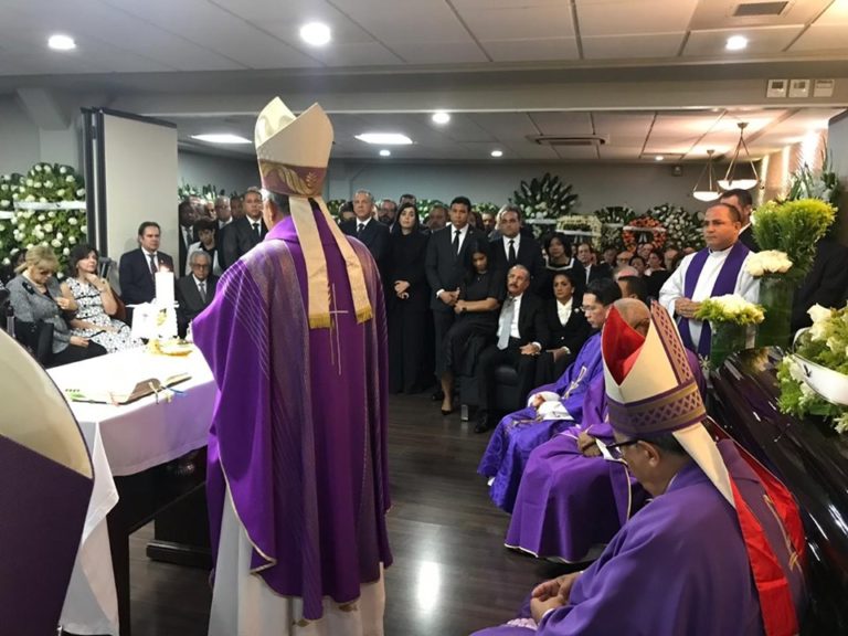 Mons. Francisco Ozoria Acosta, preside Misa Cuerpo presente Padre del Presidente Danilo Medina, Juan Pablo Medina.