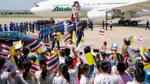 32° Viaje Apostólico: El Papa Francisco llegó a Tailandia