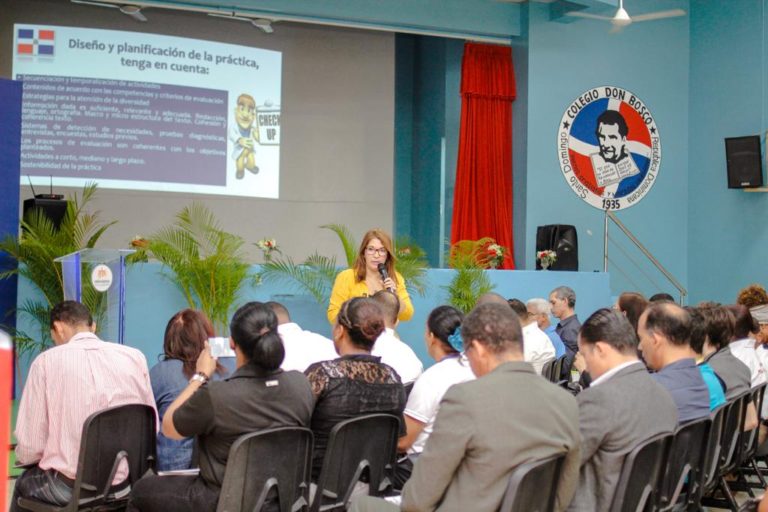 SALESIANOS REALIZAN FERIA DE BUENAS PRÁCTICAS