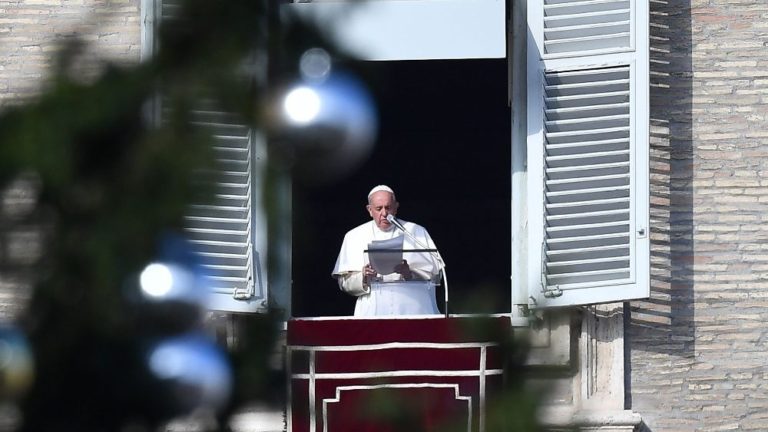 El Papa: “Que nuestra vida sea un ‘sí’ a Dios asumiendo las necesidades de los demás”