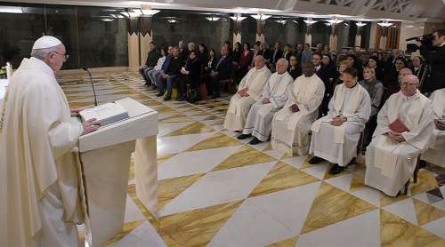 El Papa en Santa Marta: no a cristianos sin alegría, prisioneros de las formalidades