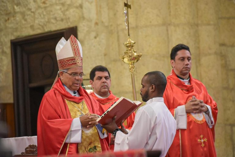 Mons. Francisco Ozoria Acosta, Arzobispo Metropolitano de Santo Domingo, preside hoy Misa en Acción de Gracias en el Día del Poder Judicial.