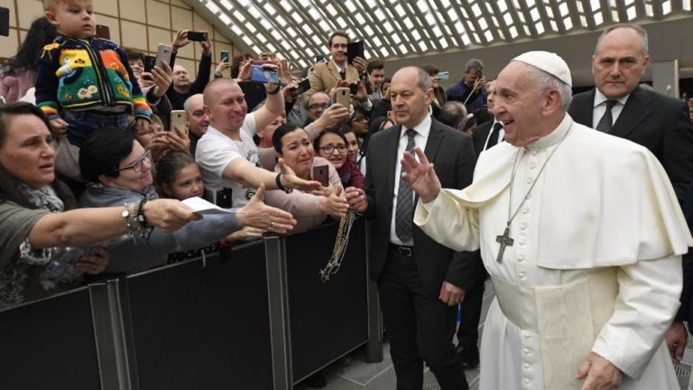 Catequesis del Papa: “Salvemos a los náufragos del frío de la indiferencia”