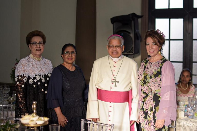 Comité de Damas CODARZSAD realiza por tercer año consecutivo tarde de té en el Arzobispado de Santo Domingo, Mons. Francisco Ozoria encabeza actividad.