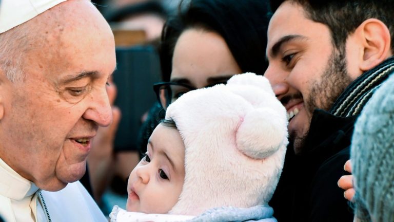 Papa Francisco anima a rezar por la Iglesia, en especial en los momentos difíciles