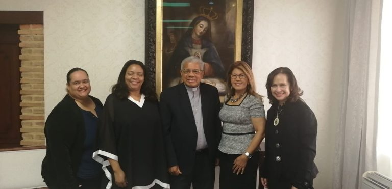 Foro de Mujeres en Defensa de la Vida y la Familia (FOMUDEVI), visita Arzobispo de Santo Domingo para recibir bendición y presentar planes y proyectos 2020.