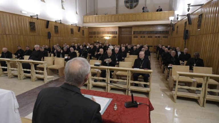 Francisco sigue desde el Vaticano el retiro cuaresmal en Ariccia