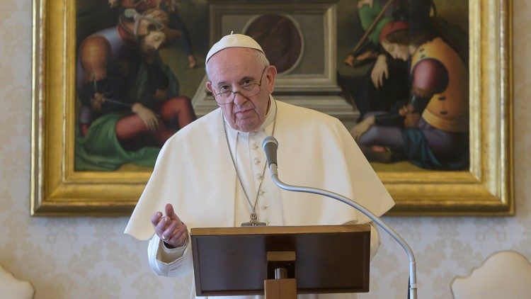 El Papa en el Regina Coeli: ”Cristo ha resucitado, miremos con confianza el futuro”