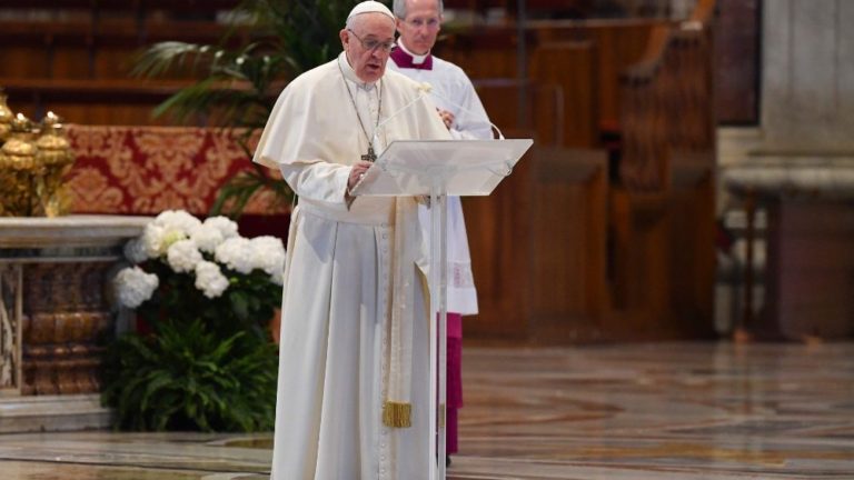 Papa Francisco: Que el resucitado sane las heridas de la humanidad desolada