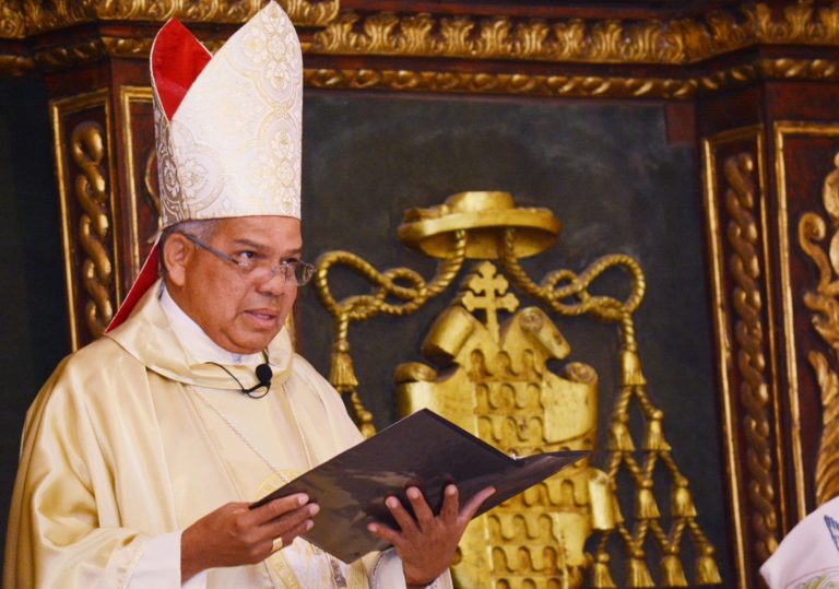 Mons. Francisco Ozoría Acosta, Arzobispo de Santo Domingo,  pide a la población ejercer el voto con una conciencia clara de lo que se está haciendo.