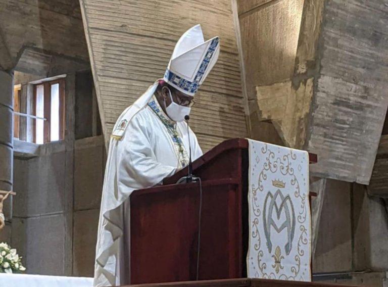 MONSEÑOR JESÚS CASTRO TOMÓ POSESIÓN CANÓNICA DE NUESTRA SEÑORA DE LA ALTAGRACIA EN HIGÜEY