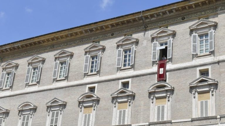 El Papa: “hoy, celebramos una conquista infinitamente más grande: La Virgen ha ido al paraíso”