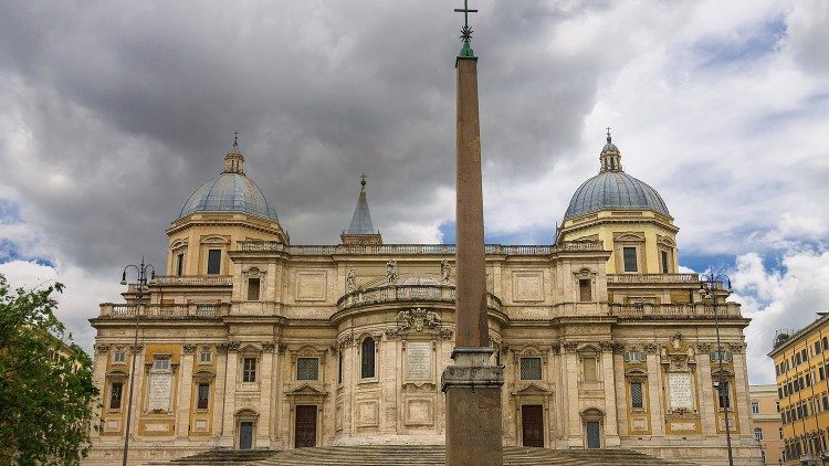 Papa Francisco visita por sorpresa la Basílica Santa María Mayor