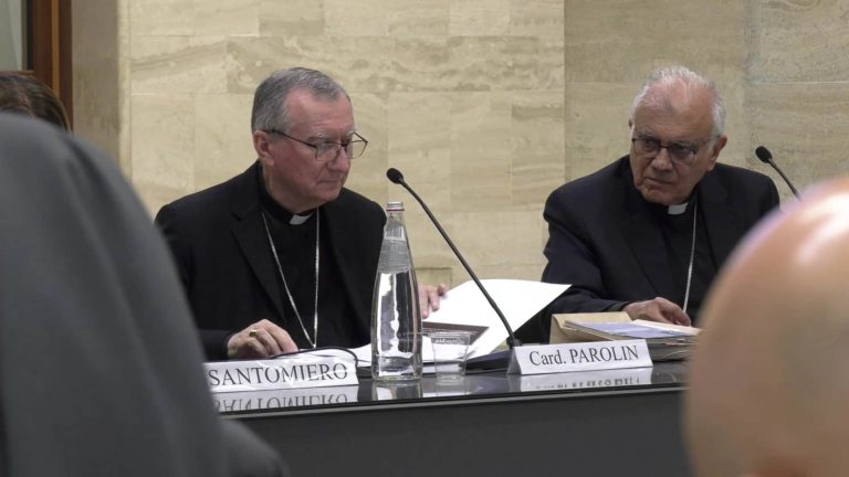 Cardenal Parolin: La intención es renovar el acuerdo entre China y el Vaticano