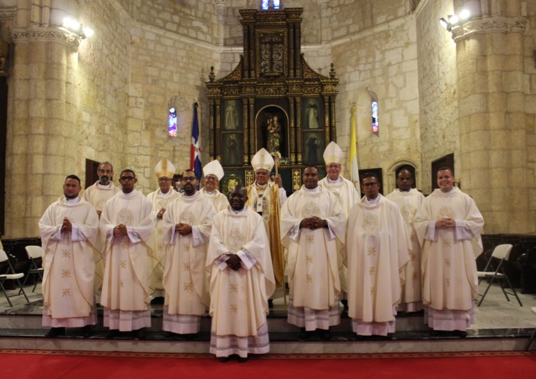 Mons. Francisco Ozoria Acosta, Arzobispo de Santo Domingo ordenó ocho sacerdotes para la Arquidiócesis de Santo Domingo.