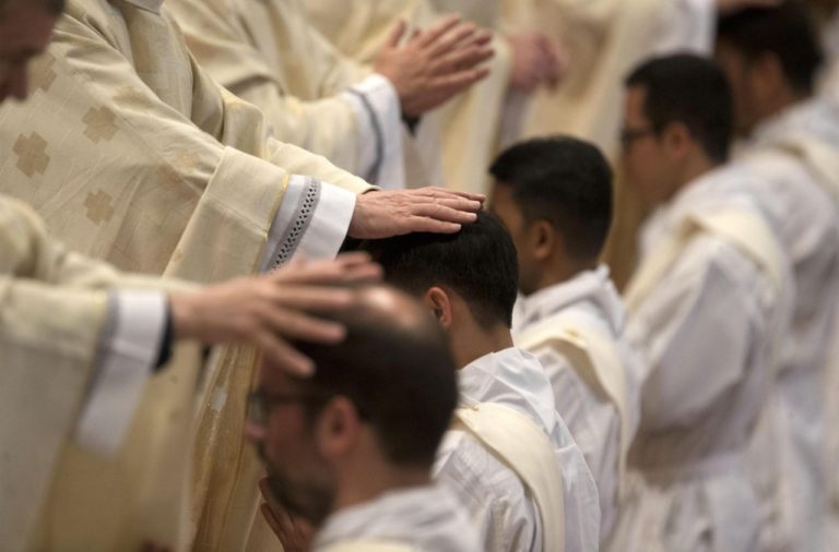 29 nuevos sacerdotes. Parolín: “Ser pastor es asumir el estilo de vida de Jesús”