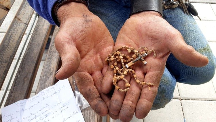 Rezar por la salud y por los enfermos: un nuevo Rosario en tiempos de Covid-19