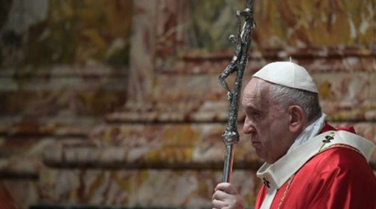 La melancolía negativa ante la muerte es un sentimiento alejado de la fe, advierte el Papa