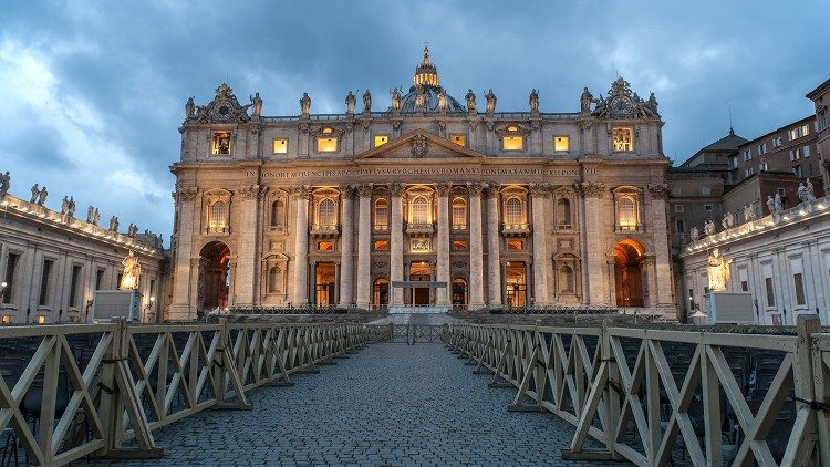 El Papa no preside los ritos de fin y principio de año debido a la ciática