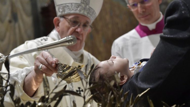 El Papa Francisco no celebrará este año los bautismos en la Capilla Sixtina