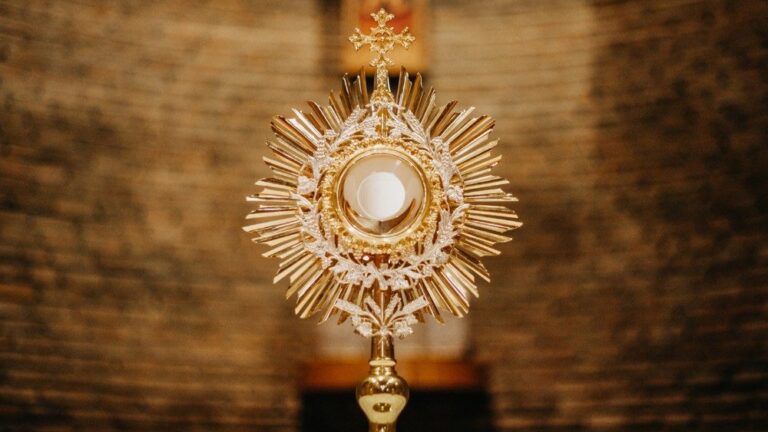 El Papa de joven fue un adorador nocturno en la Basílica del Santísimo Sacramento