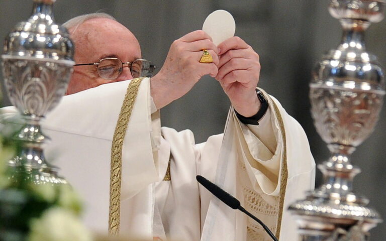 Jueves Santo: Hoy también es el día del sacerdote