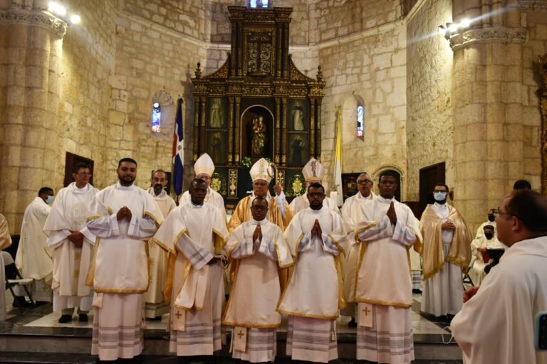 Ordenación de cinco nuevos diáconos  para la Arquidiócesis de Santo Domingo.