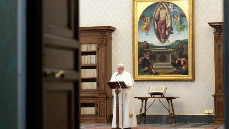 Regina Coeli del Papa en el Lunes del Ángel: «Jesús vive, el Amor ha vencido»