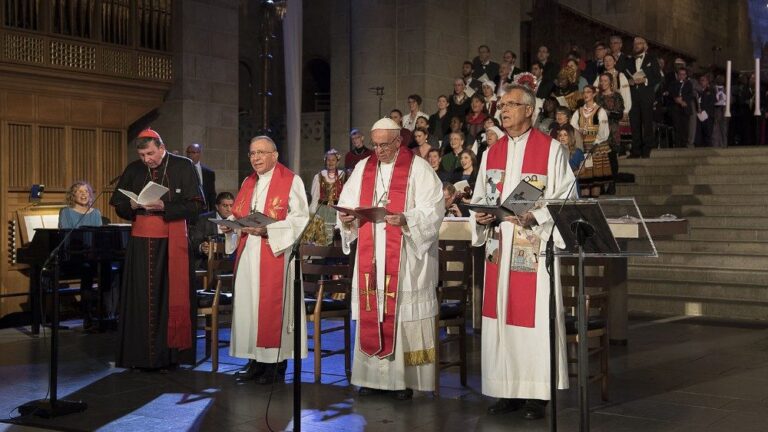 El Papa: Jesús nos acompaña en el camino del conflicto a la comunión