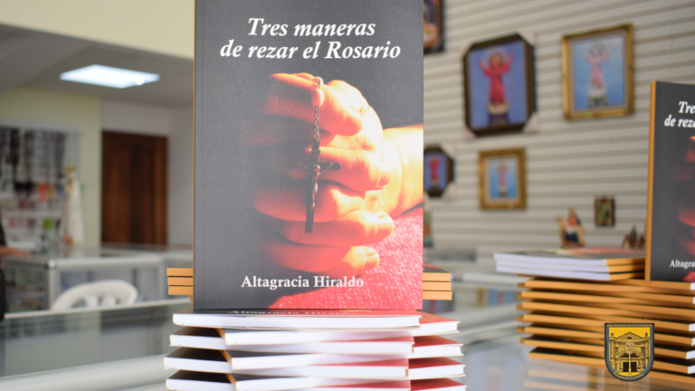 Se lleva a cabo primera puesta en circulación en Año Jubilar Altagraciano libro “Tres maneras de Rezar el Rosario”