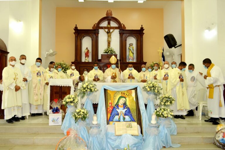 Mons. Jesús Castro Preside Clausura 50 Aniversario Del Instituto Voluntas Dei En  R.D.