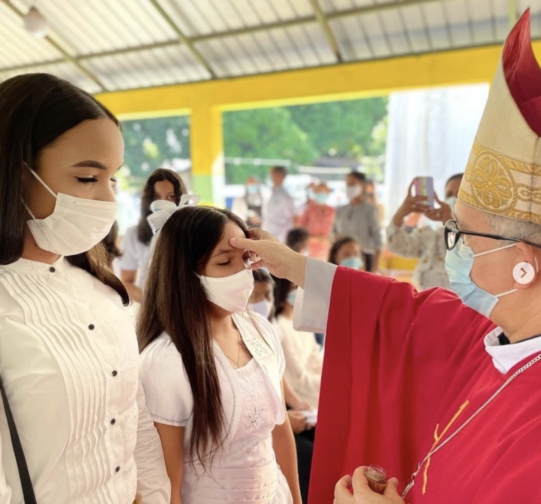 Más de 100 Jóvenes reciben Sacramento de Confirmación en La Vega