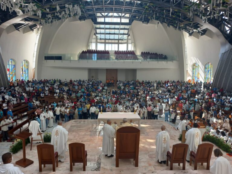 Mons. Lorenzo Vargas: «Vivir la fe en familia la fortalece y vivifica»