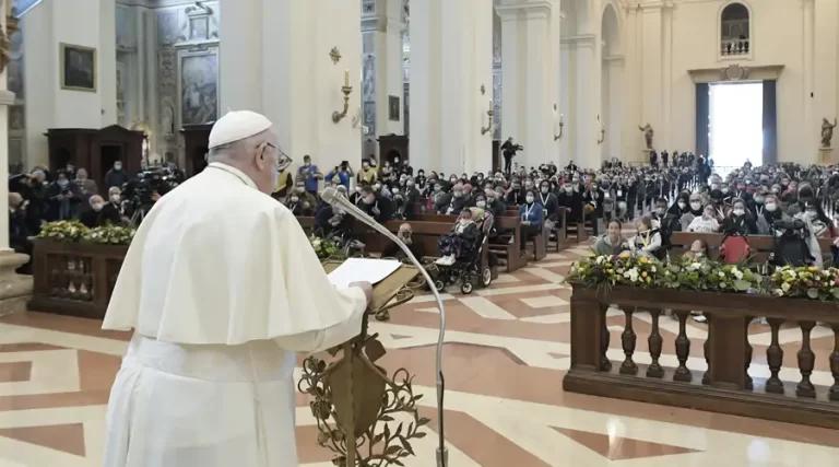 El Papa: Las maravillas florecen de las diferencias, no de la uniformidad