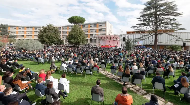 El Papa invita a no desfallecer ante las dificultades: “Dios es más grande que todos tus males”