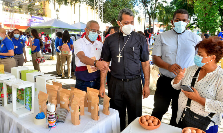 El Arzobispado de Santiago de los Caballeros  realiza VI Feria de emprendedores