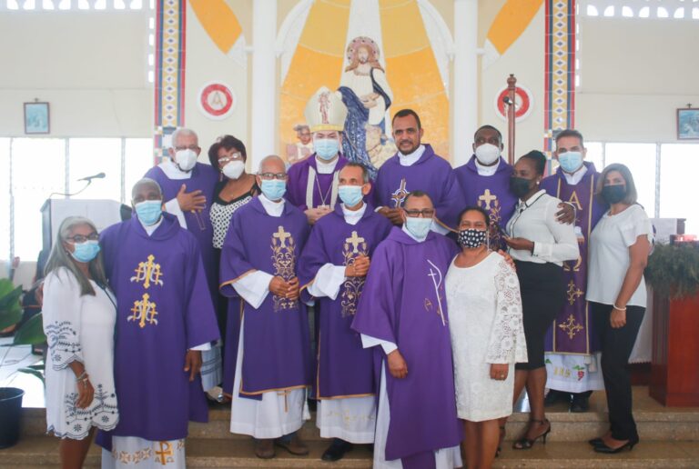 Diáconos Permanentes de Santo Domingo Norte celebran Primer Aniversario de Ordenación.