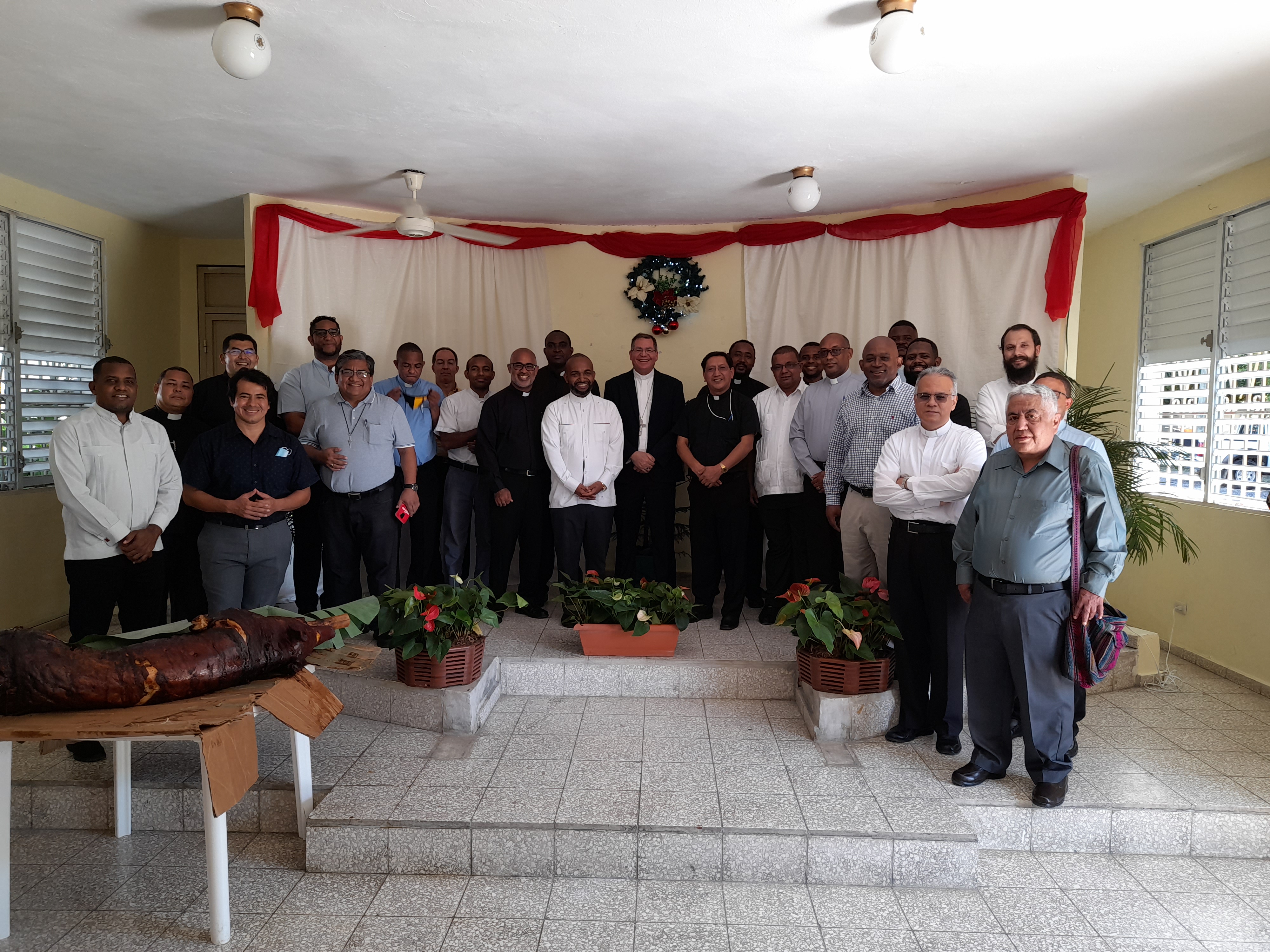 Vicaría Episcopal Territorial Santo Domingo Norte realiza almuerzo navideño con sacerdotes