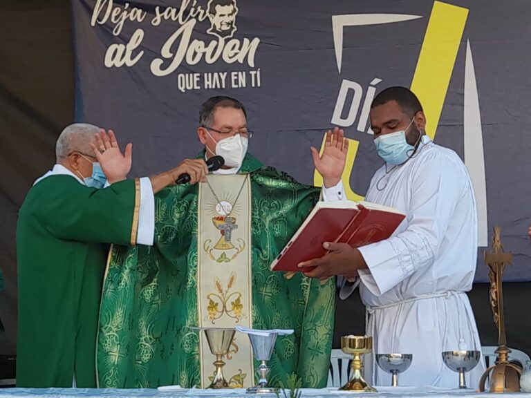 Mons. Durán Tineo a jóvenes en Día J: el camino fácil en el fondo es cobardía