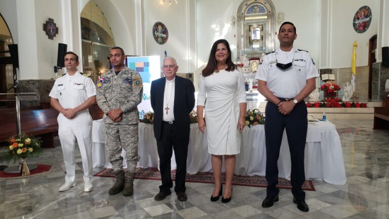 Homenaje por aire, mar y tierra a la Virgen de La Altagracia